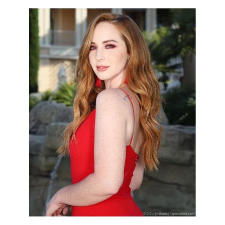 Alluring actress Camryn Grimes posing for the camera